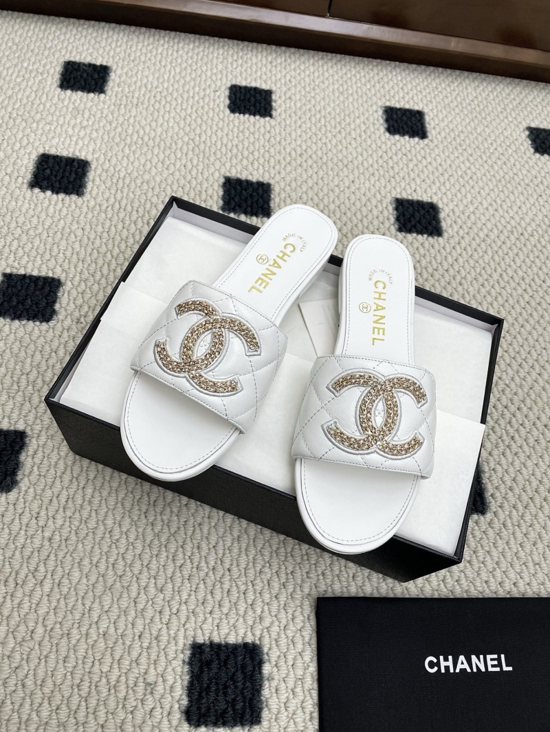 Ch**el slippers